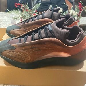 Adidas Yeezy 700 V3 Copper Fade Size 14